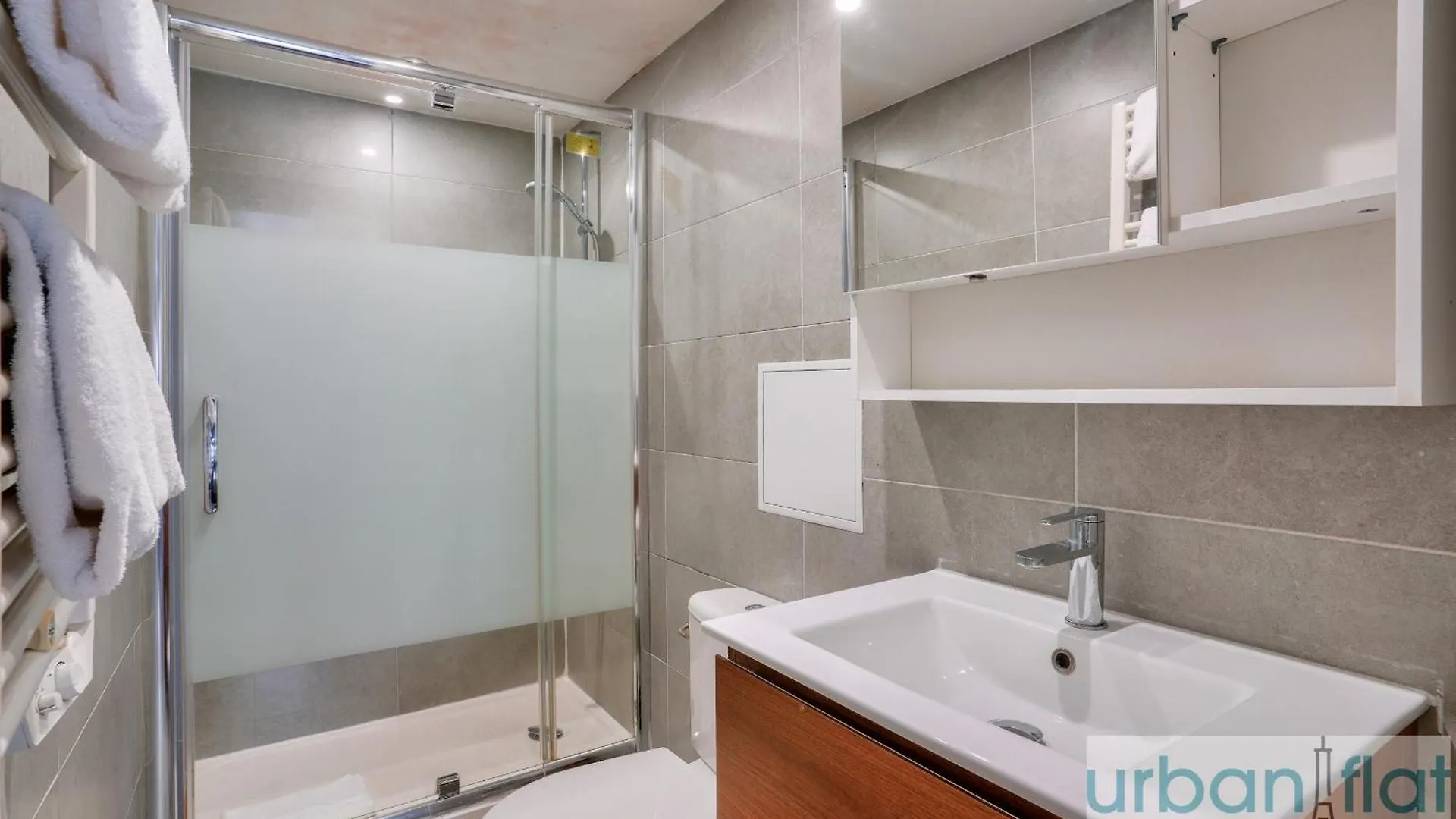 Apartment 13 Luxury Flat Eiffel Design 2