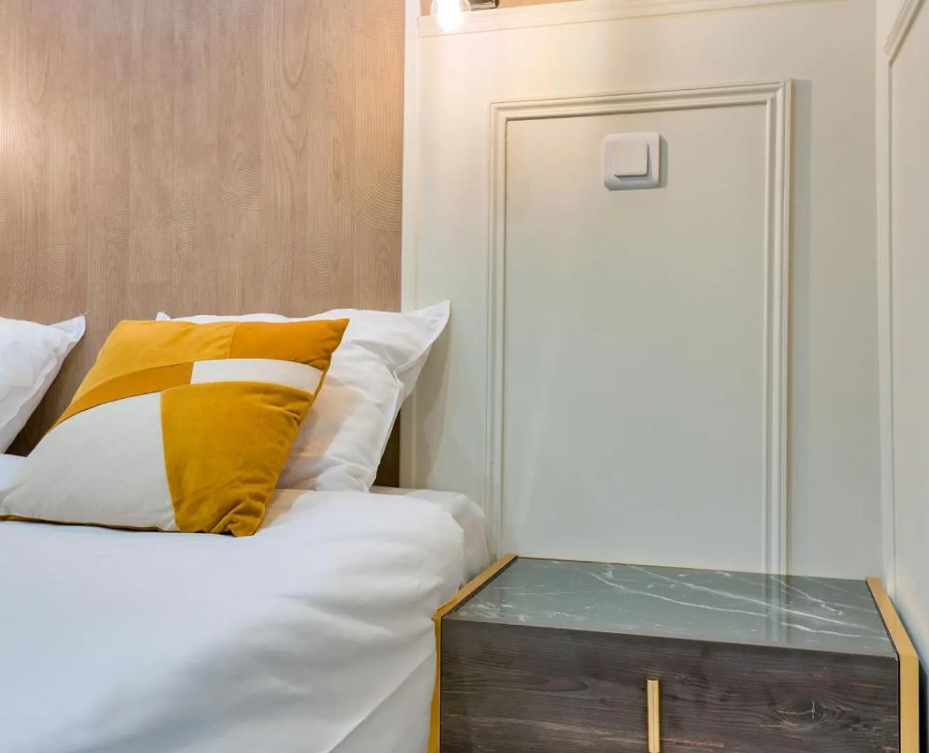Apartment 13 Luxury Flat Eiffel Design 2 *