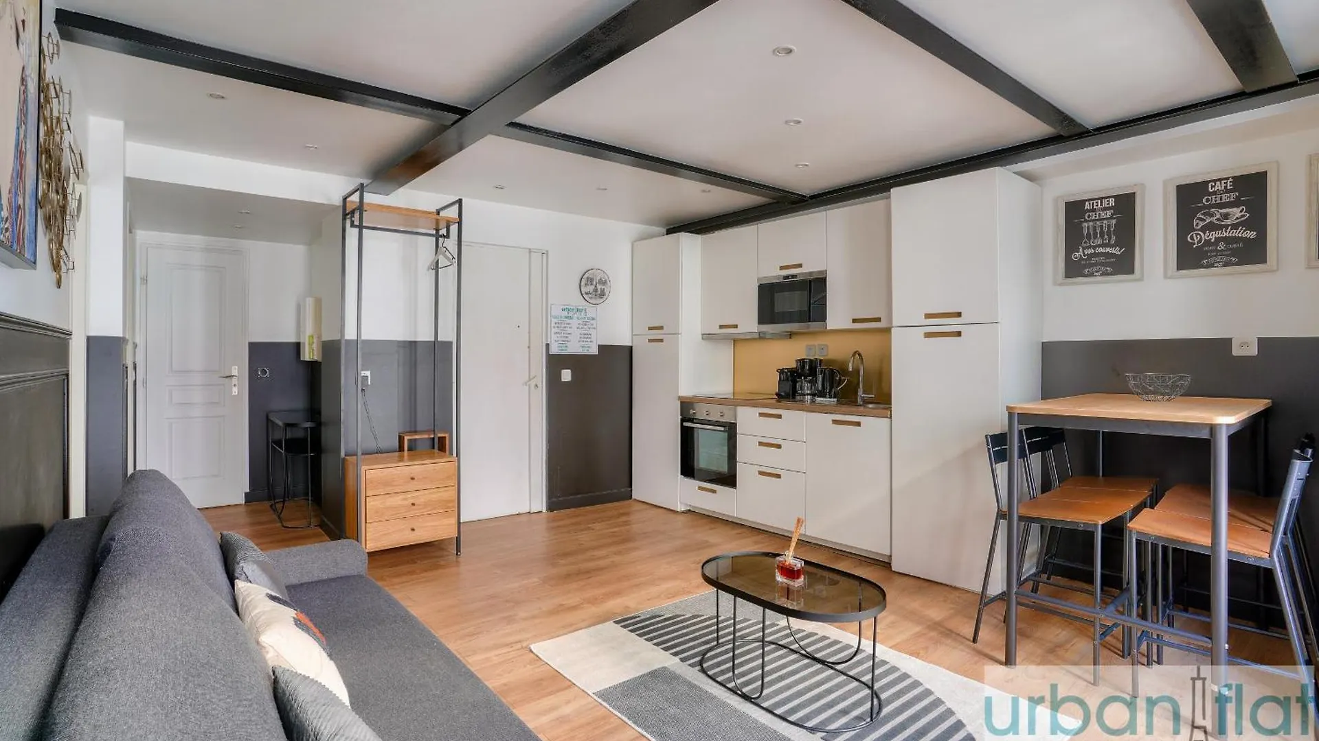 13 Luxury Flat Eiffel Design 2 *