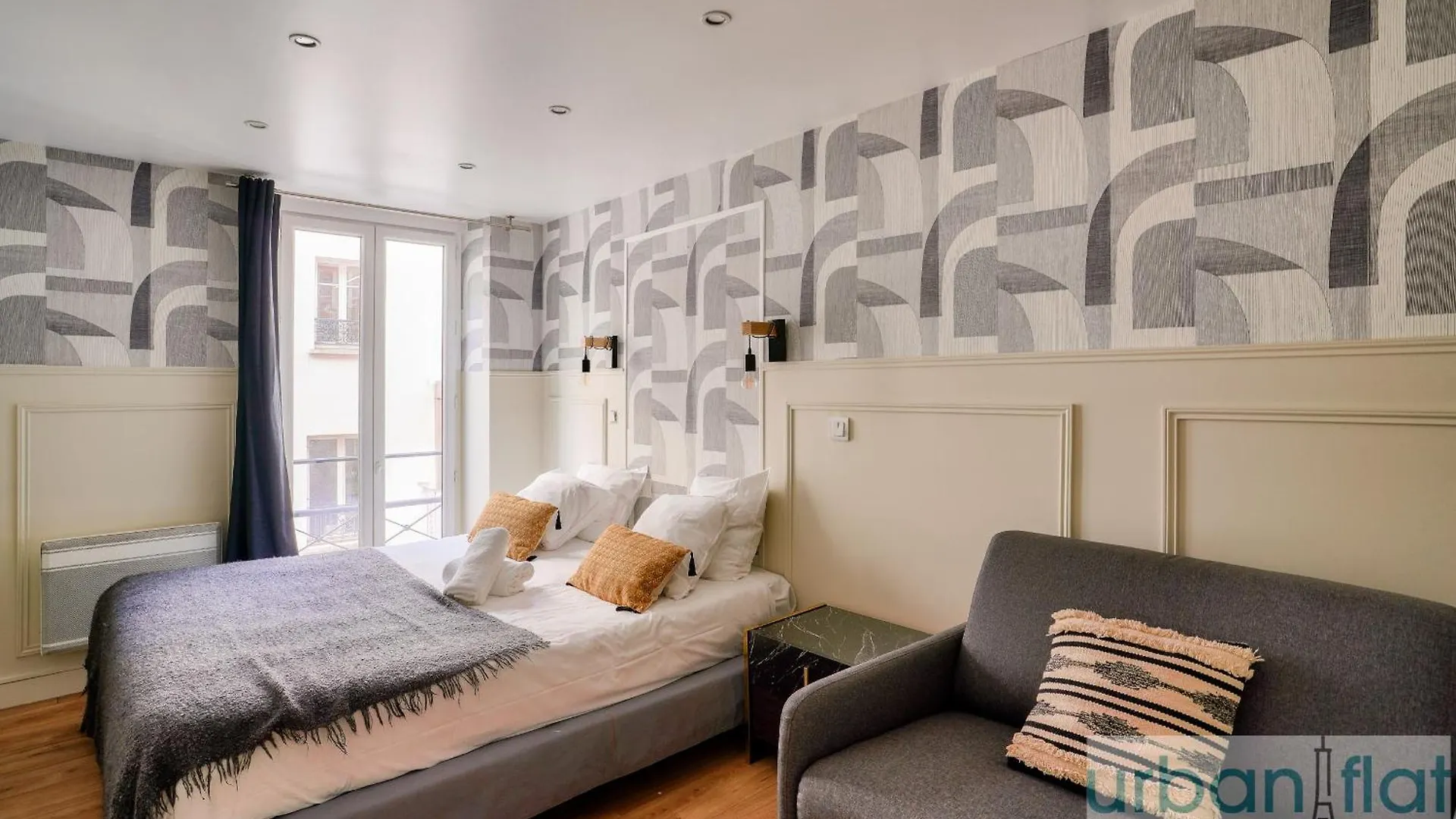 13 Luxury Flat Eiffel Design 2 * Paris