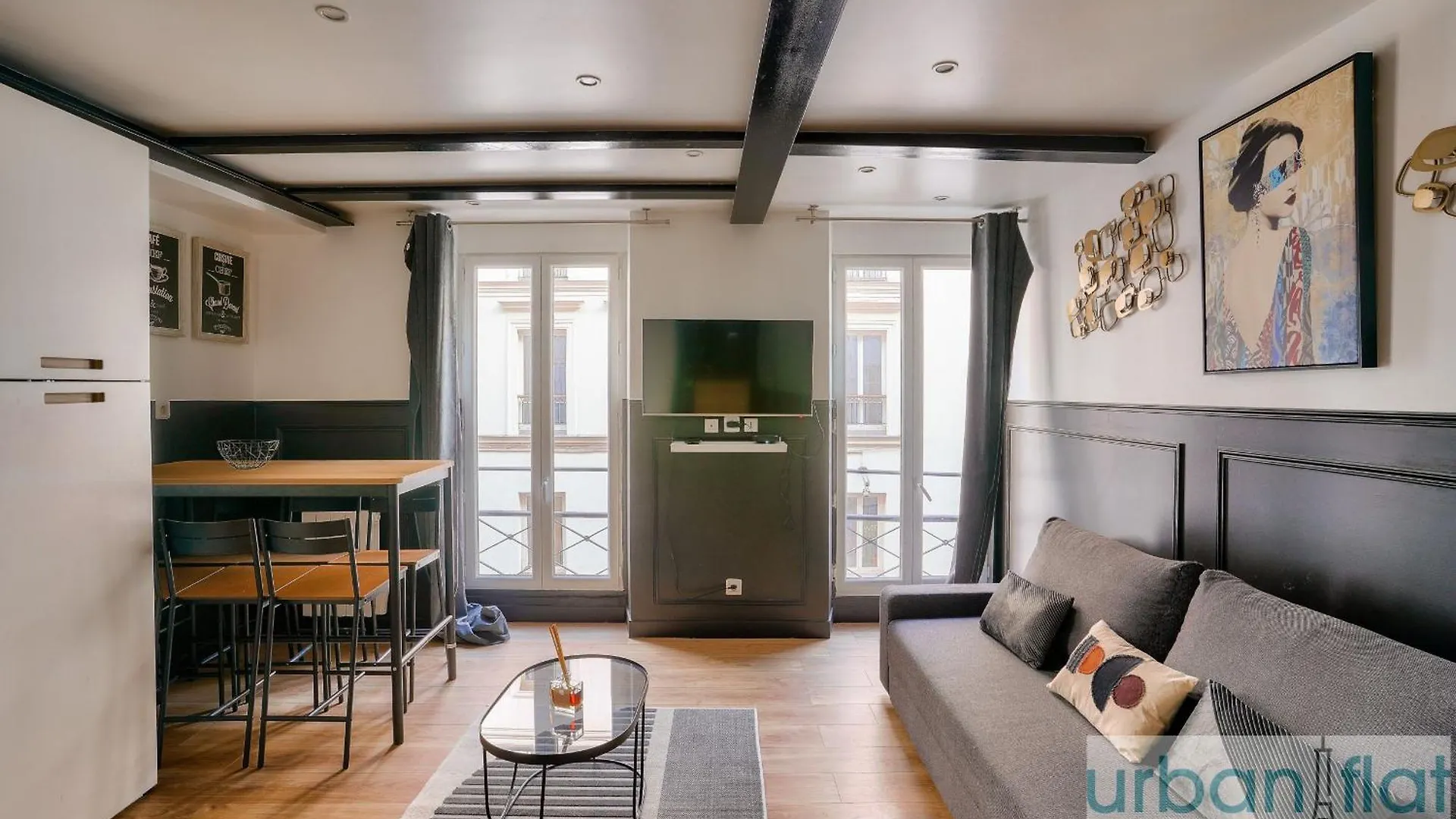 Apartment 13 Luxury Flat Eiffel Design 2